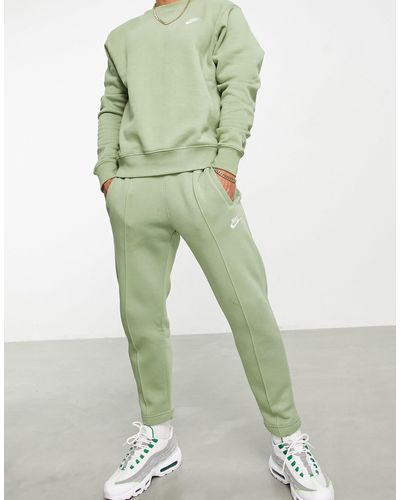 Nike – club – schmal zulaufende jogginghose aus fleece - Grün