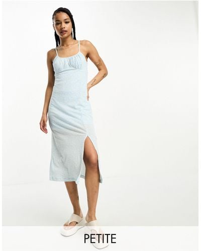 Only Petite Exclusivité - robe mi-longue à imprimé pâquerettes avec bretelles fines et fente latérale - Blanc