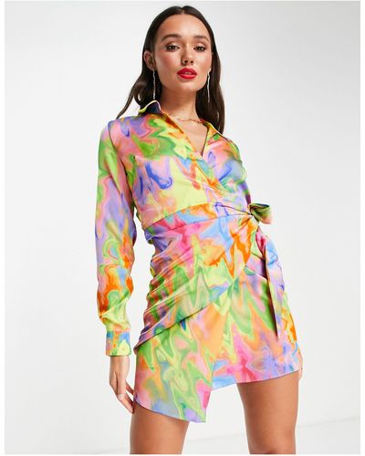 Liquorish Robe courte cache-cœur imprimée avec col - Multicolore