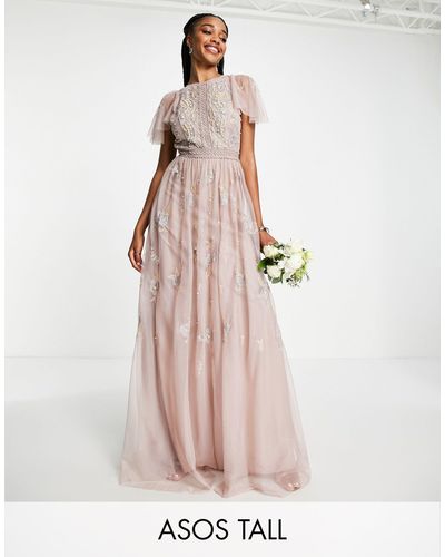 ASOS Asos design tall - vestito lungo da damigella con maniche con voltant con perline con ricamo di fiori - Rosa