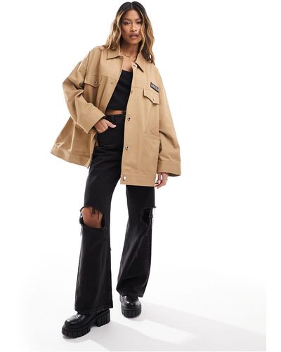 ASOS Asos design - weekend collective - veste fonctionnelle en toile avec écusson en métal - taupe - Neutre