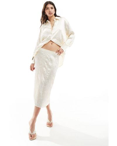 Vero Moda Aware - jupe d'ensemble mi-longue en satin plissé - crème - Blanc