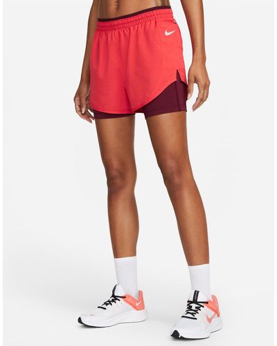 Nike – tempo luxe – 2-in-1-shorts - Rot