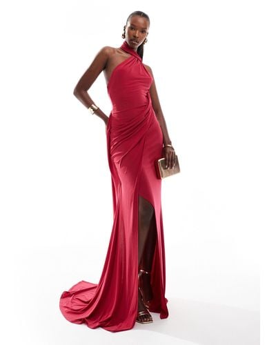 ASOS Vestido largo color frambuesa asimétrico con diseño drapeado y detalle - Rojo