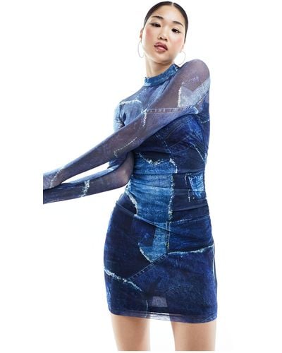 EDITED Robe courte en tulle avec manches longues et imprimé denim effet patchwork - Bleu