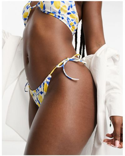 Monki Slip bikini con laccetti laterali con stampa di limoni gialli - Giallo