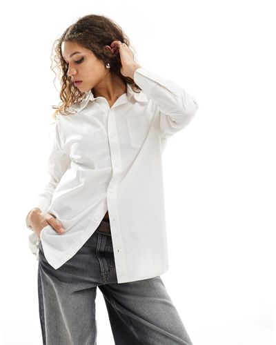 Reclaimed (vintage) Camisa blanco hueso cruzada y asimétrica con diseño multiposición