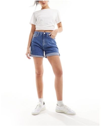 Calvin Klein Mom shorts di jeans lavaggio medio - Blu