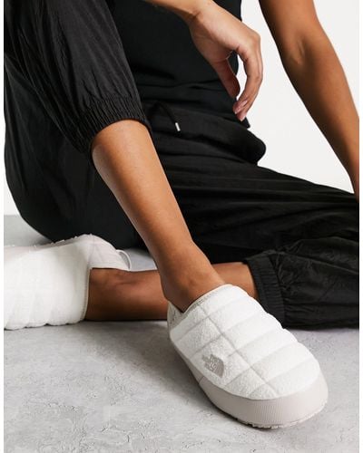 gevaarlijk pijp Helaas The North Face Slippers for Women | Online Sale up to 73% off | Lyst