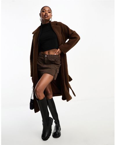 In The Style Abrigo largo marrón con cinturón - Blanco