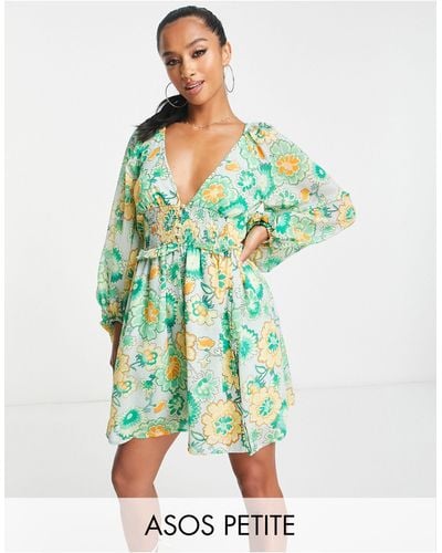 ASOS Asos design petite - robe courte à fleurs avec dos-nu et taille légèrement froncée - vert