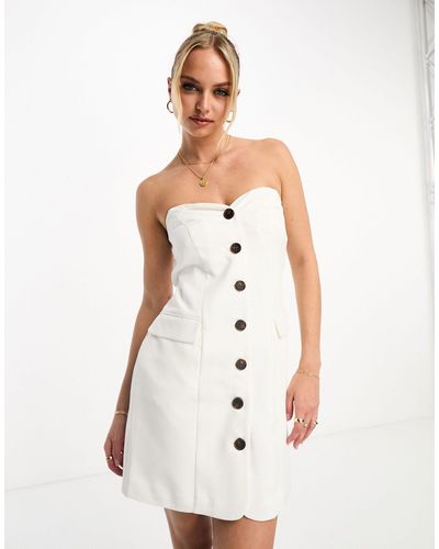 In The Style Robe courte bandeau boutonnée coupe ajustée - Blanc