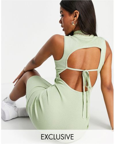 Missguided Robe mi-longue côtelée d'ensemble à col montant et dos-nu - sauge - Vert