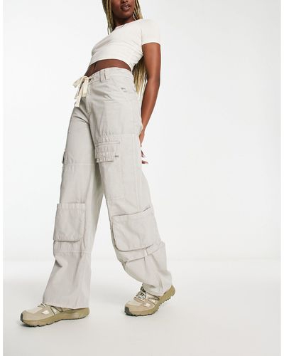 ASOS Pantaloni cargo anti-fit oversize con tasche slavato - Bianco