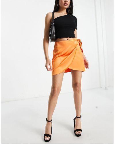 Miss Selfridge Mini-jupe portefeuille en satin - Orange