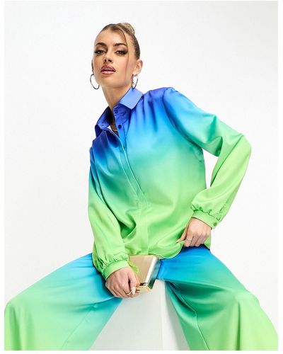 Flounce London Chemise oversize boutonnée d'ensemble en satin à imprimé dégradé - bleu et vert