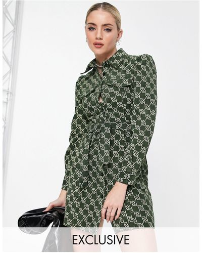 Reclaimed (vintage) Inspired - robe chemise en velours côtelé avec imprimé logo - Vert
