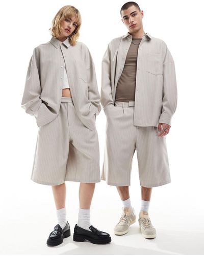 Collusion Unisex - pantaloncini sartoriali unisex a fondo ampio taglio comodo color sabbia gessati - Grigio