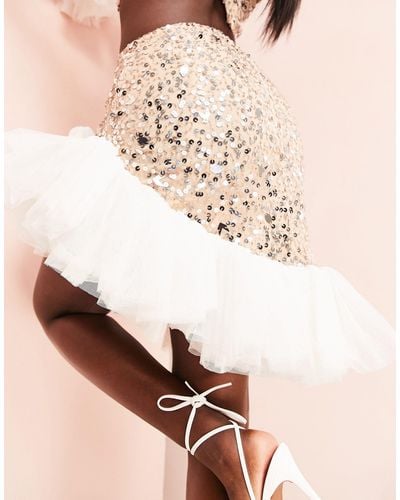 ASOS Mini-jupe asymétrique d'ensemble à ornements avec ourlet en tulle - blush - Neutre