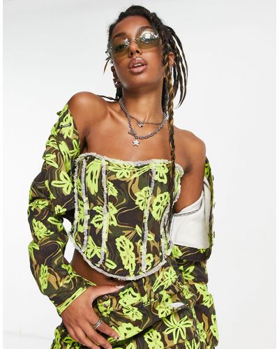 Collusion Top d'ensemble style corset à bords effilochés et imprimé camouflage fleuri - Vert