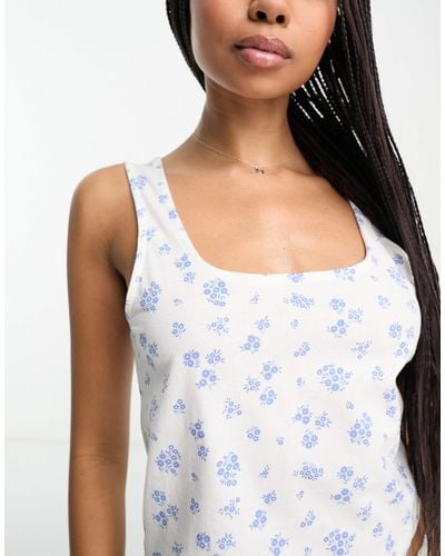 ASOS Top de pijama sin mangas con escote cuadrado y estampado de florecitas mix & match de - Blanco