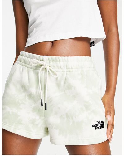 The North Face – mix and match – shorts mit batikmuster - Weiß
