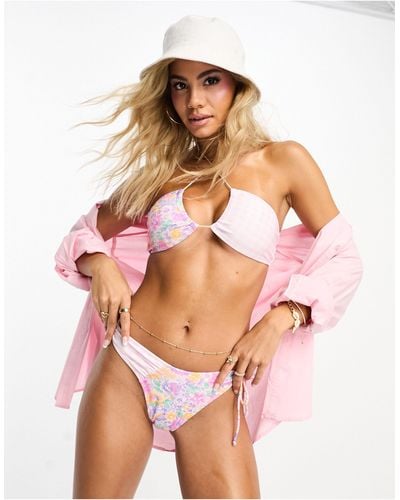 Miss Selfridge – seitlich gebundene bikinihose mit blümchenmuster und v-förmigem schnitt vorne - Pink