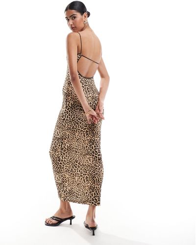 Bershka Vestito lungo leopardato con finiture a contrasto e spalline sottili - Multicolore