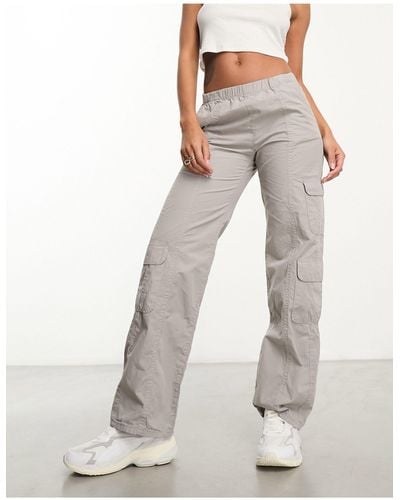 Pull&Bear Pantalon cargo à poches et taille basse - Blanc