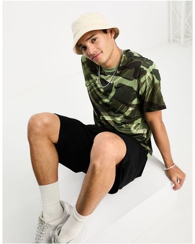 Nike Dri-fit - T-shirt Bedekt Met Camouflageprint - Groen