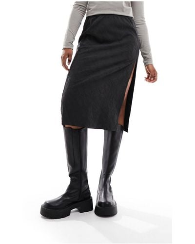 Weekday Priscilla Crinkle Midi Skirt With Side Split - Black