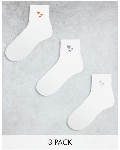 Monki Confezione da 3 paia di calzini bianchi con motivi ricamati multicolore - Bianco