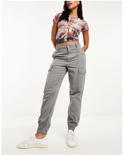 New Look Pantaloni grigi cargo con fondo elasticizzato - Grigio
