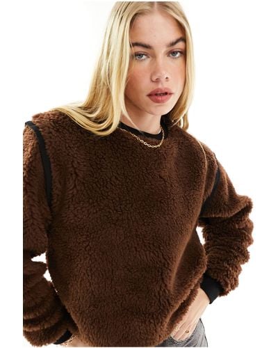 ASOS – kuscheliges sweatshirt aus gebürstetem teddyfell-stoff - Braun