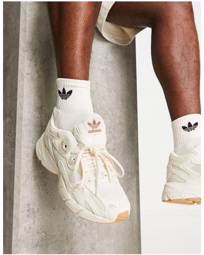 adidas Originals – astir – sneaker - Weiß