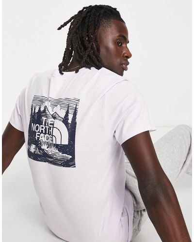 The North Face Camiseta con estampado en la espalda red box celebration exclusiva en asos - Blanco