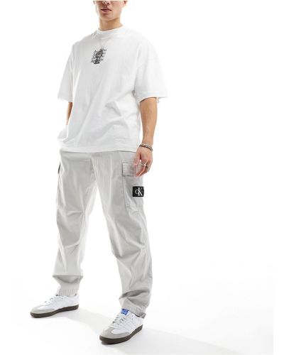 Calvin Klein Pantaloni cargo chiaro con stemma - Bianco