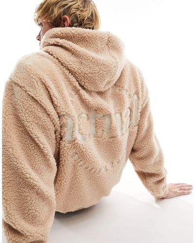 ASOS Asos actual – oversize-kapuzenpullover aus beigem teddyfell mit stickerei auf vorder- und rückseite - Natur