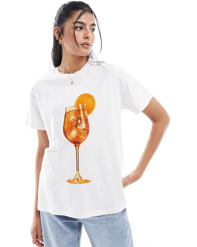ASOS T-shirt vestibilità classica bianca con grafica "orange spritz drink" - Bianco