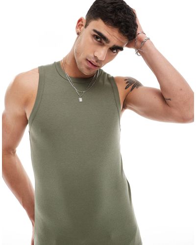 ASOS Camiseta caqui ajustada sin mangas con cuello redondo - Verde