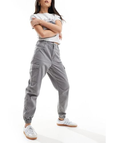 New Look Pantaloni cargo grigi con fondo elasticizzato - Grigio