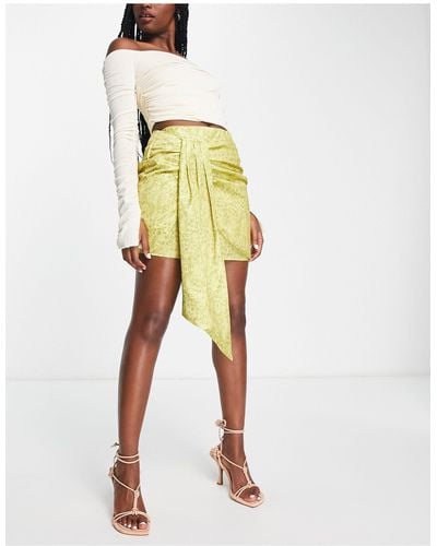 In The Style X Perrie Sian Ruffle Front Mini Skirt - Yellow