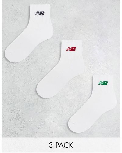 New Balance Confezione da 3 paia di calzini verdi, rossi e neri stile college - Bianco