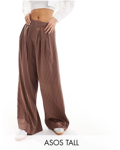 ASOS Asos design tall - pantaloni a pieghe a fondo ampio color terracotta a righe con pieghe - Marrone