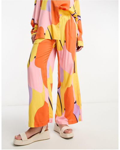 Monki Broek Met Wijde Pijpen En E Abstracte Print, Deel Van Co-ord Set - Oranje