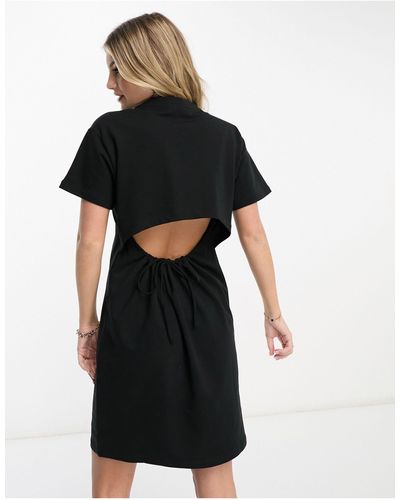 Vero Moda Vestido corto estilo camiseta con abertura en la espalda - Negro