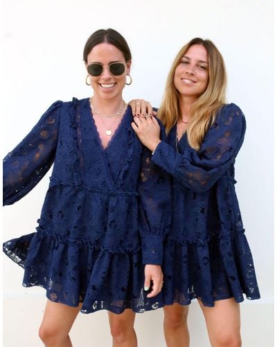 Labelrail X collyer twins - robe courte en broderie anglaise à décolleté plongeant - profond - Bleu