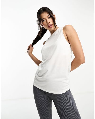 ASOS 4505 Yoga Vest With Twist Back - White