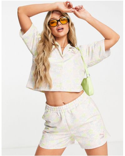 PUMA – summer resort – kurz geschnittenes hemd mit blumenprint - Mehrfarbig