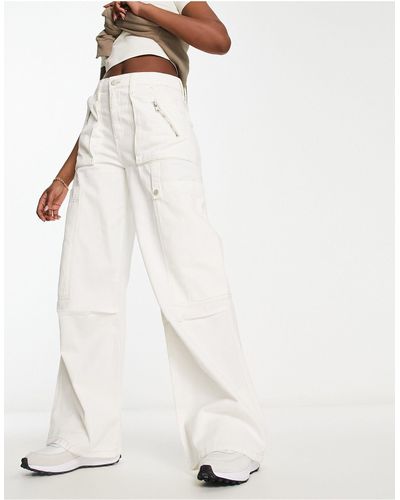 Pull&Bear Pantaloni cargo bianchi di jeans a fondo ampio - Bianco